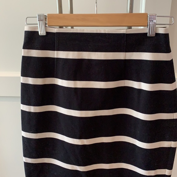 Black and White Pencil Skirt with some stretch - Picture 2 of 7